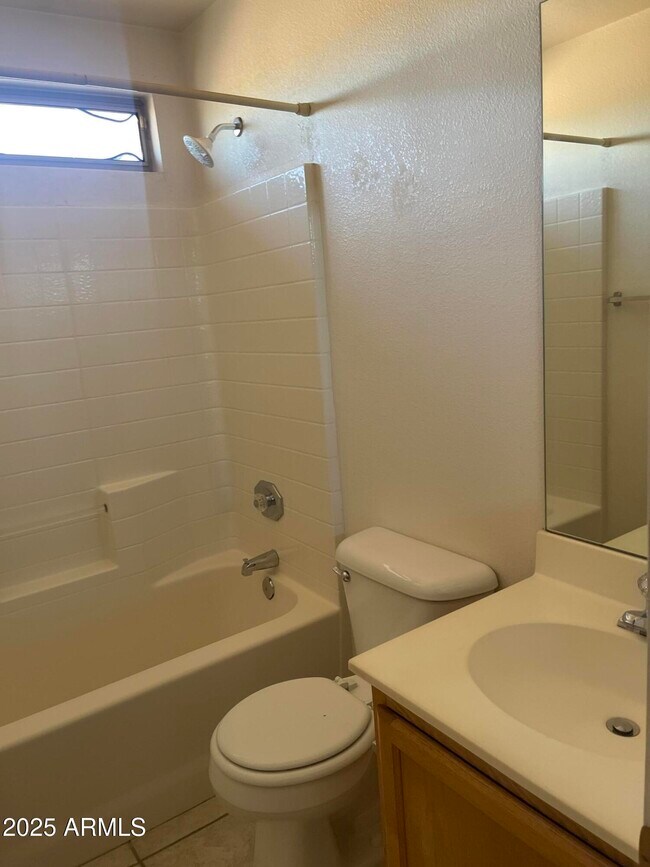 Building Photo - 1381 W Pelican Ct