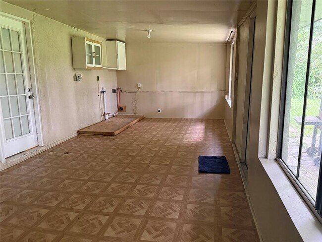 Building Photo - 5401 Hermosa St