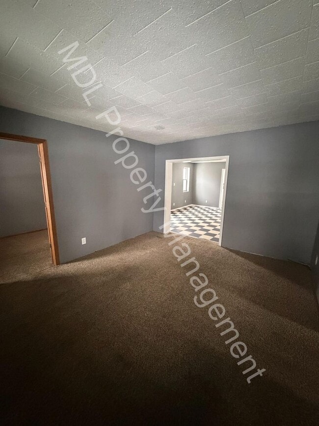 Building Photo - 2 Bedroom Home Available Now!