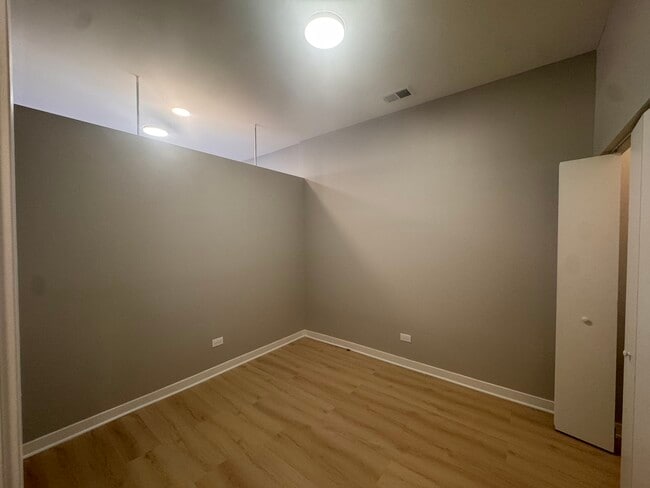 Building Photo - 4007 W School St