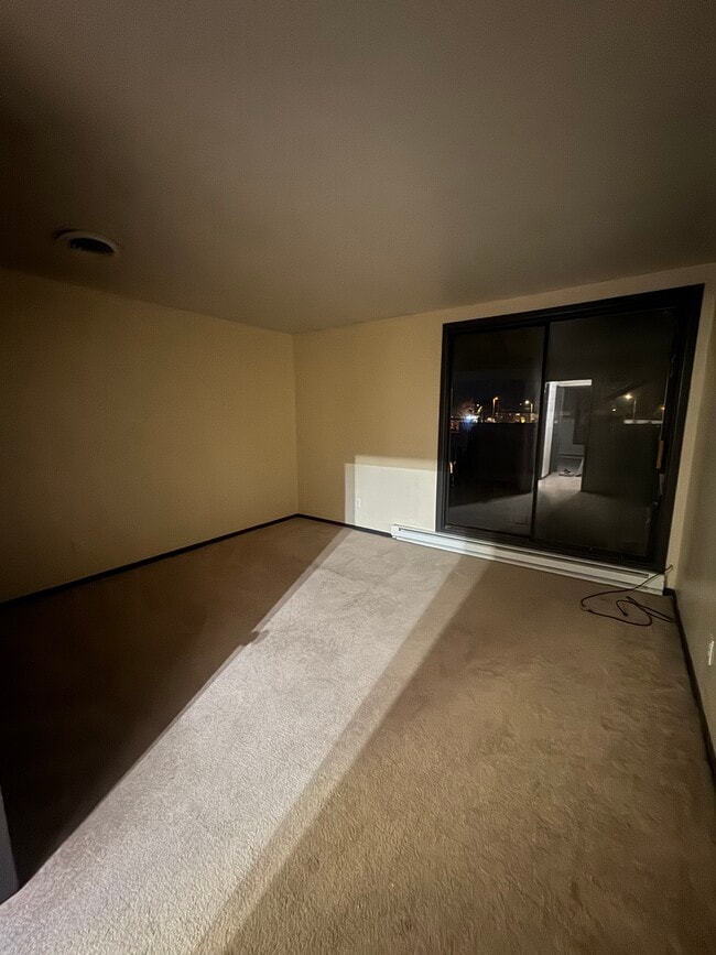 Building Photo - 3904 Sunset Square