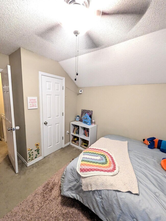 Building Photo - 437 Bridgewater Ct