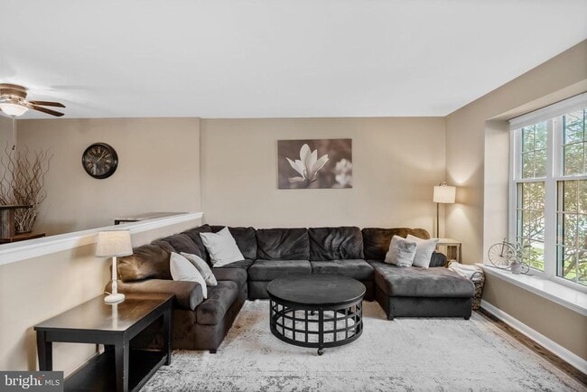 Building Photo - 44 Burgundy Dr