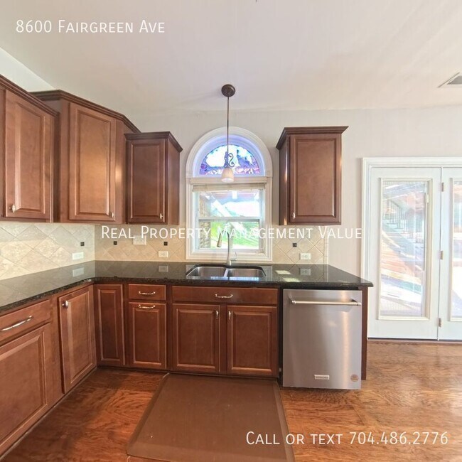 Building Photo - 8600 Fairgreen Avenue