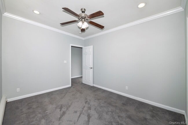 Building Photo - 427 Main St