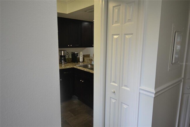 Building Photo - 161 Lakeside Dr