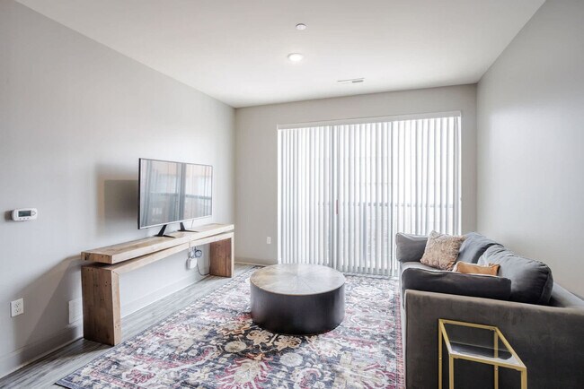 Primary Photo - 121 E Freedom Way