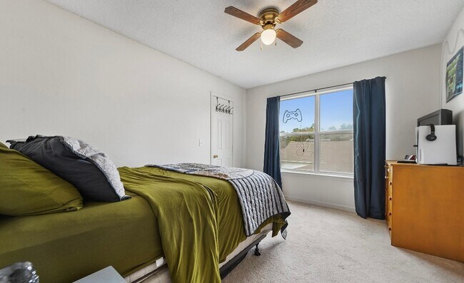 Building Photo - Updated 4 bedroom 2.5 bath home in Ocean Springs!