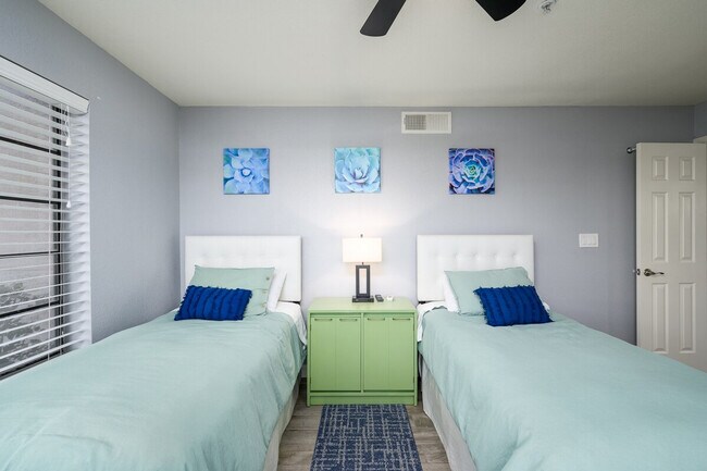 Building Photo - 9695 N 93rd Way