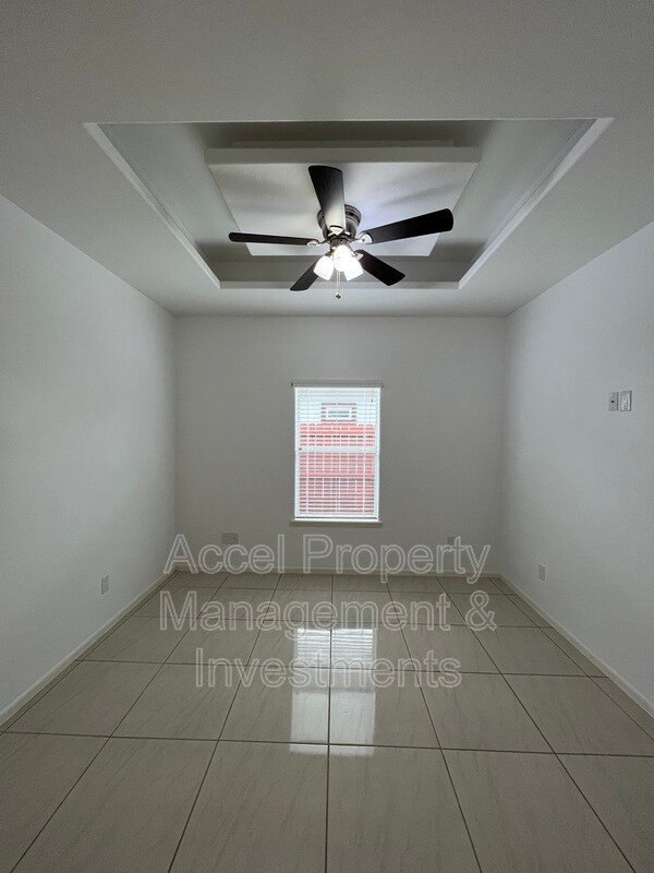 Building Photo - 214 Fig Dr