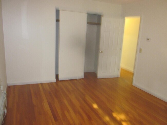 Building Photo - 49 Sunset Dr