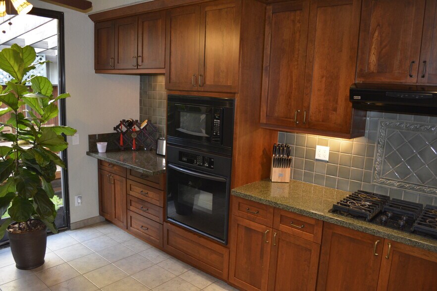 Building Photo - 1244 Valley View Rd