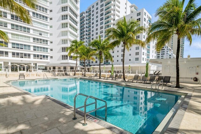 Building Photo - 4925 Collins Ave