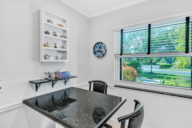 Building Photo - 9285 Vista del Lago