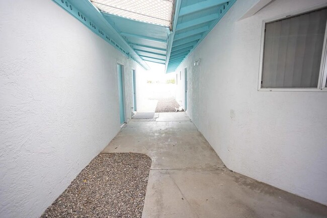 Building Photo - 3 Bedroom 2 Bathroom Long Term Rental in N...