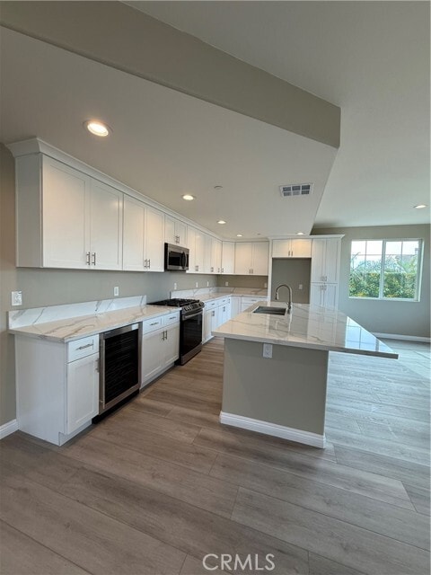 Building Photo - 7398 N Maple Ave