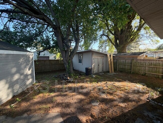 Building Photo - 903 Freedom Ave