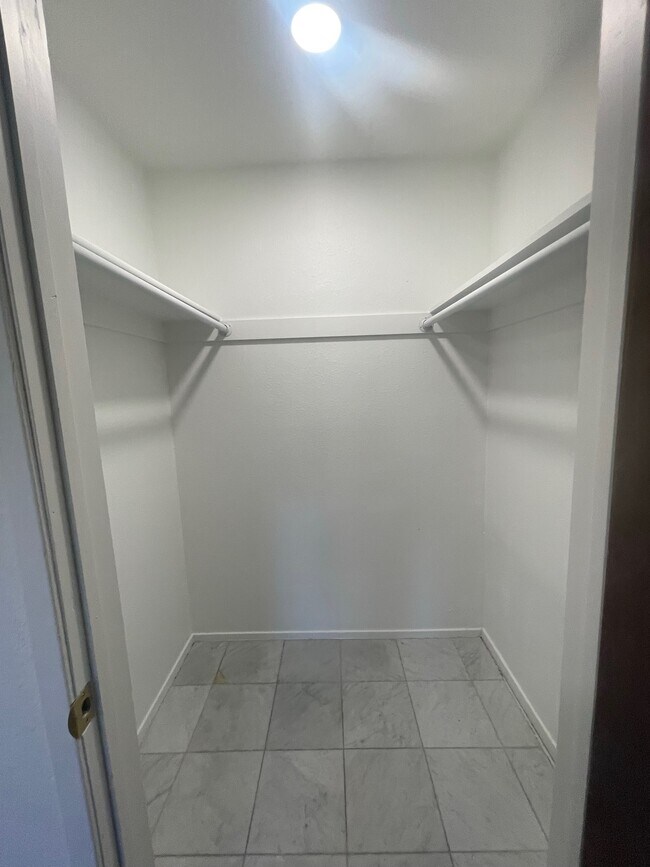 Building Photo - 425 S 900 E