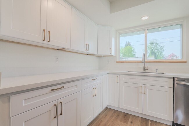 Building Photo - 1418