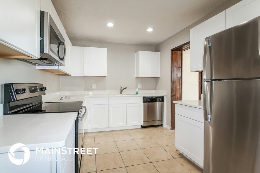 Building Photo - 2202 E Marmora St