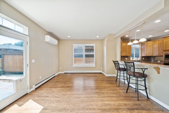 Building Photo - Spacious 3BD, 3.5BA Platt Park Home with Finished Basement and 2-Car Garage