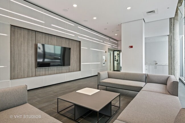 Building Photo - 600 N Fairbanks Ct