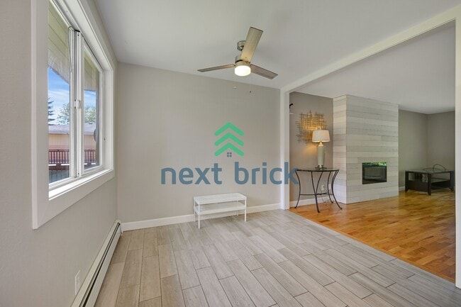 Building Photo - 4 Bed and 2 Bath Remodeled Single-family House Available!