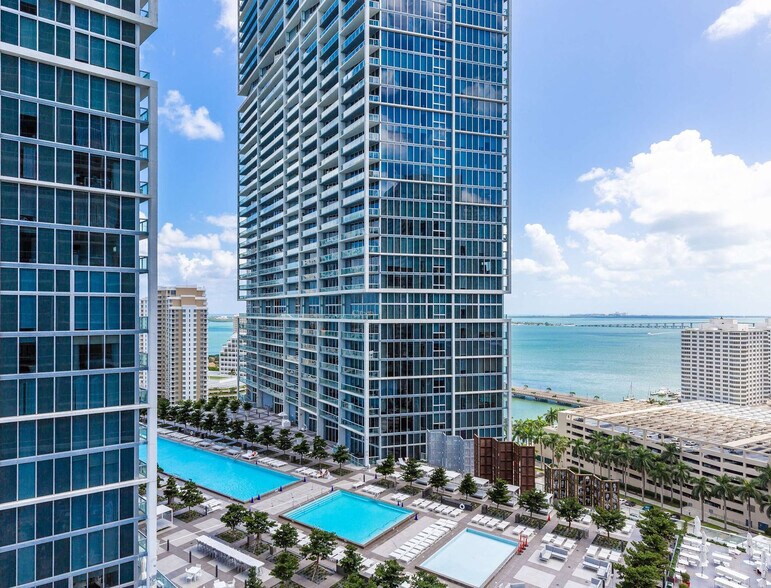 Building Photo - 485 Brickell Ave