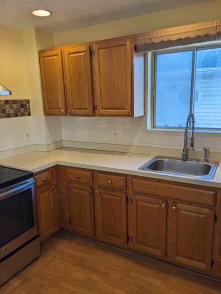 Building Photo - 27 Underwood St