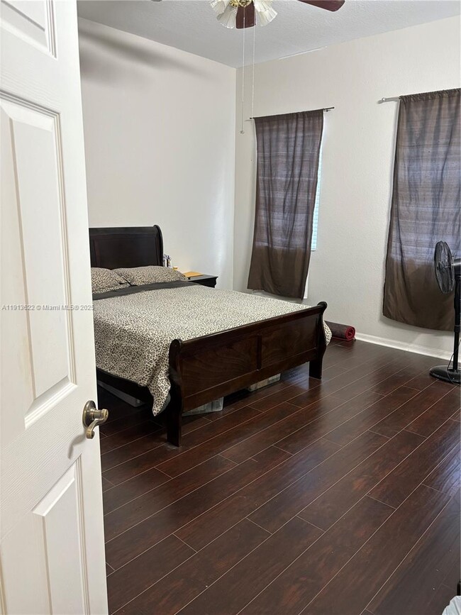 Building Photo - 5807 Hampton Hills Blvd