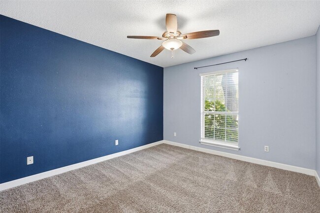 Building Photo - Home in Midlothian
