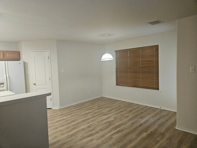 Building Photo - 3 Bedroom in Wildhorse Subdivision