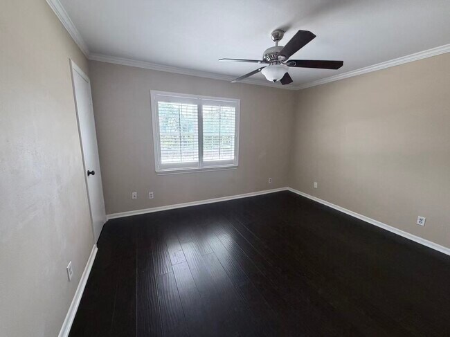 Building Photo - 12743 Huntingwick Dr