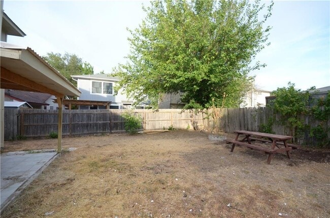 Building Photo - 13903 Lothian Dr