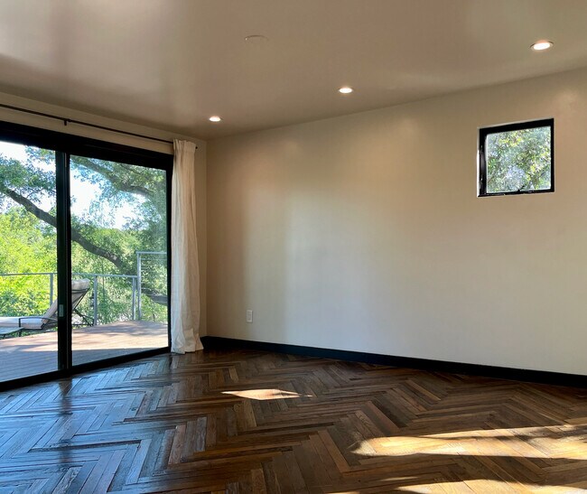 Building Photo - 21273 Entrada Rd