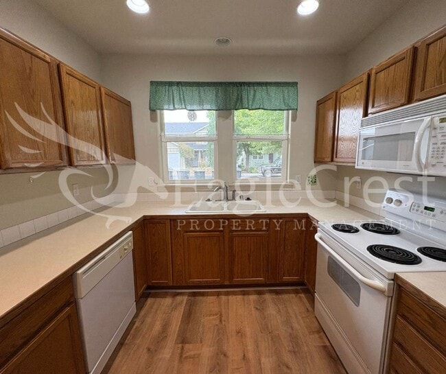 Building Photo - Three Bedroom, Two Bathroom Home Located o...