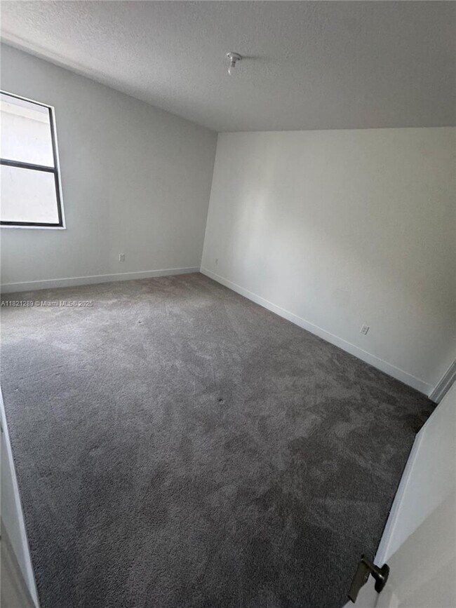 Building Photo - 4481 SW 173rd Ave