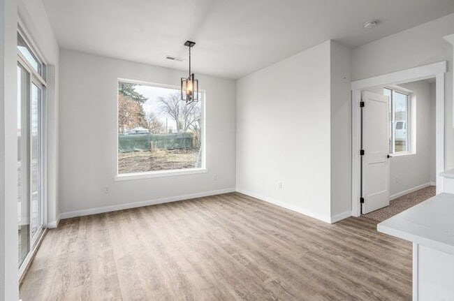 Building Photo - 3008 N Marguerite Rd