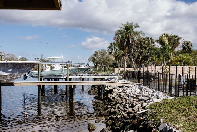 Building Photo - Riverfront Oasis in the City of Tampa!