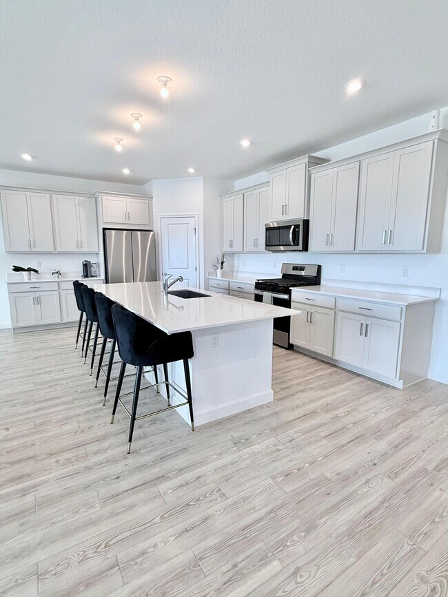 Building Photo - 10525 SW Orana Dr