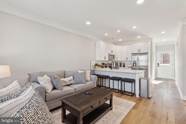 Building Photo - 153 Morgan St