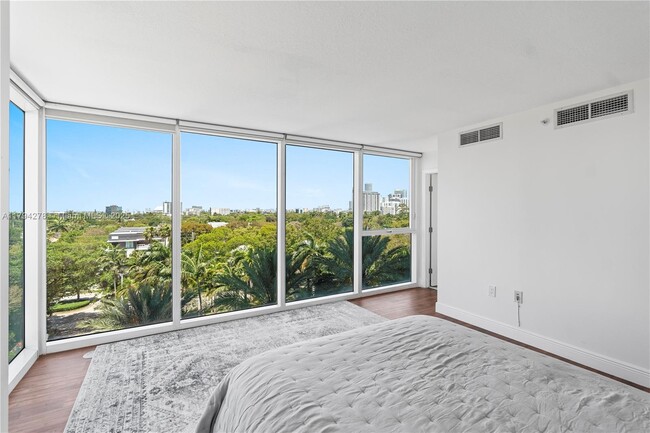 Building Photo - 2101 Brickell Ave