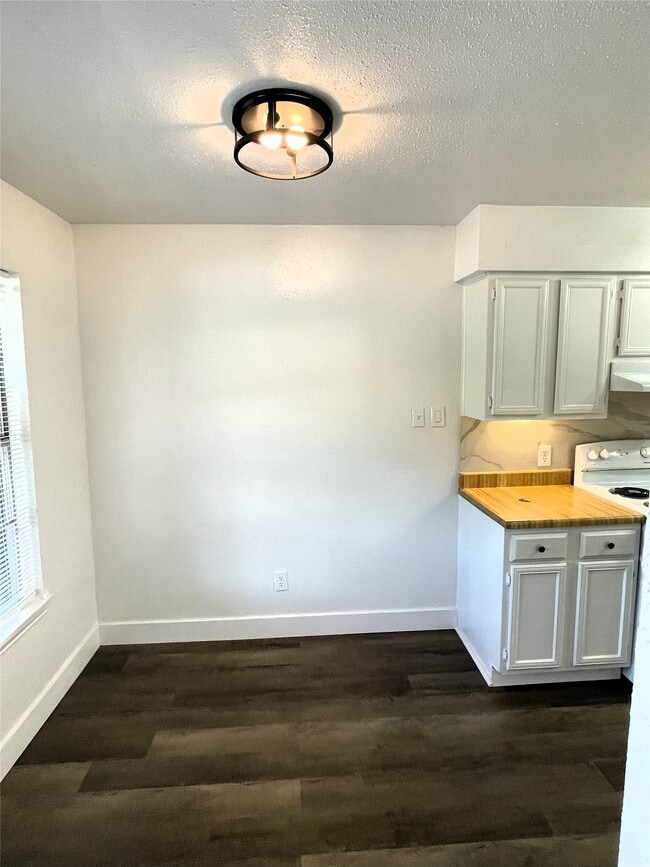 Building Photo - 741 James St