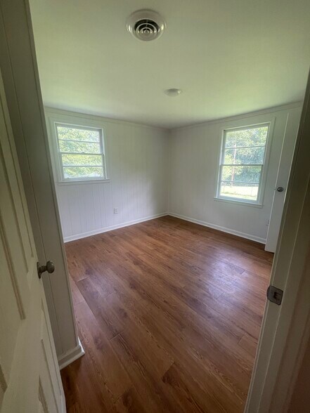 Bedroom - 1001 Moreland Dr