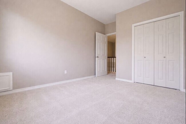 Building Photo - 702 Epperson Way