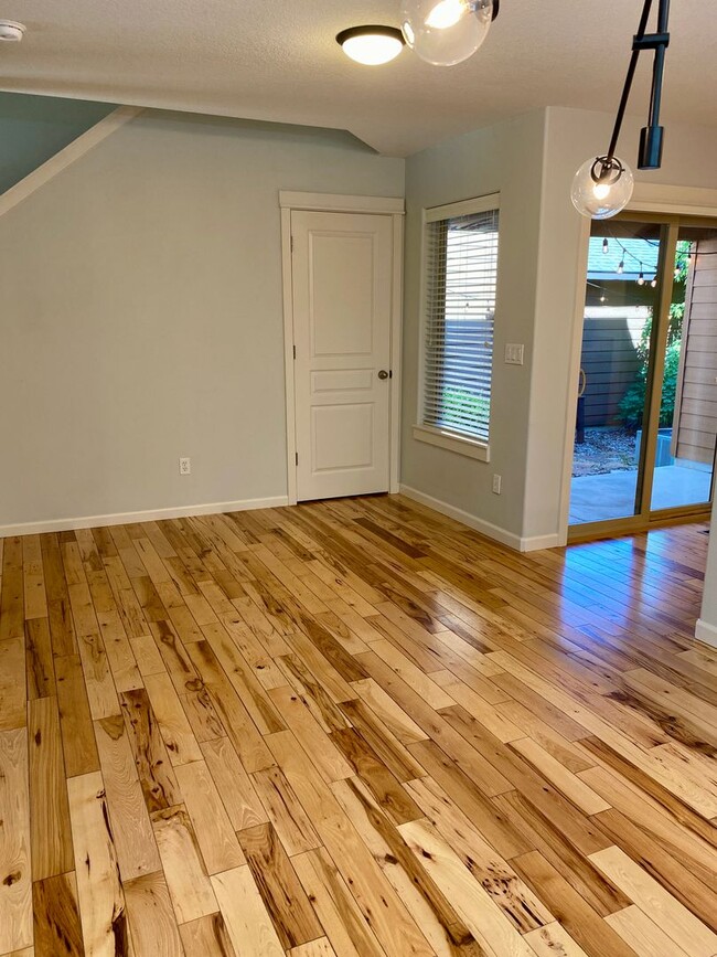Building Photo - 3-BR Craftsman Home in SE Bend