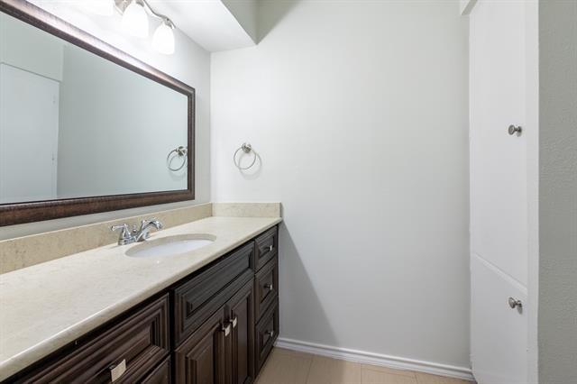 Building Photo - 14215 Haymeadow Dr