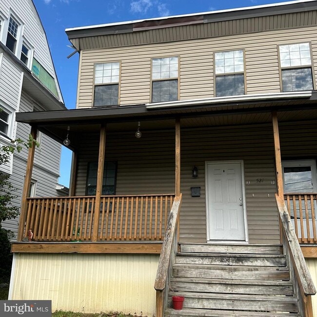 Primary Photo - 527 Delaware Ave