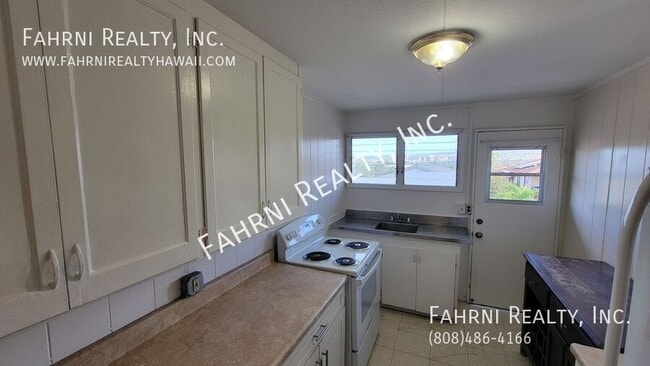 Building Photo - 1009 Maluna St