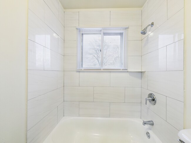 Building Photo - 17681 Country Club Ln